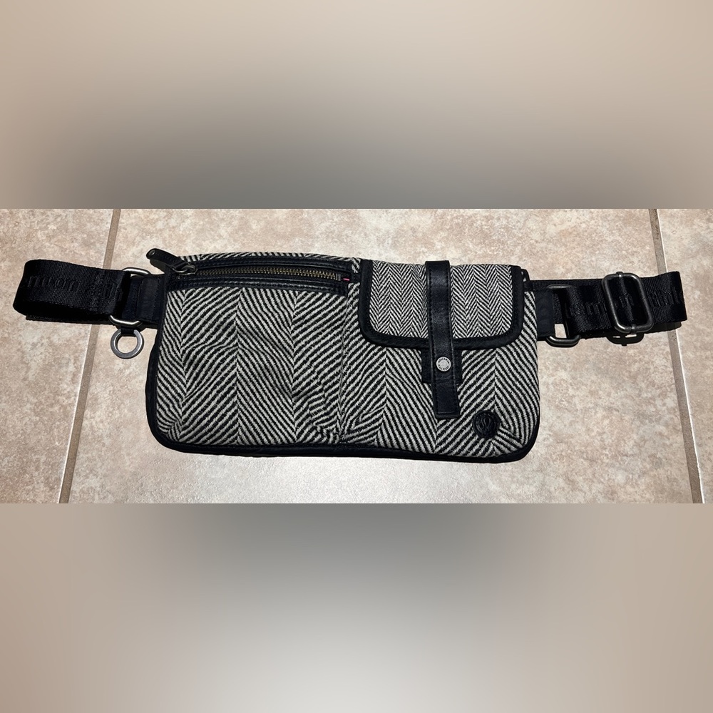 lululemon athletica Black and White Chevron Pooch Pouch
